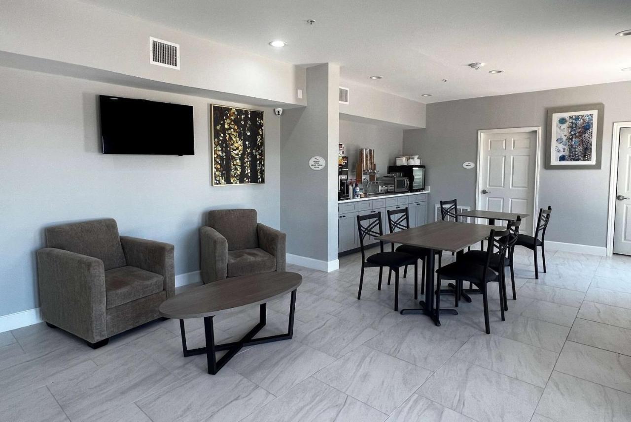 Hotel Baymont By Wyndham Texas 2*