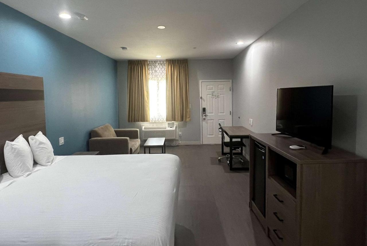 Baymont By Wyndham Texas Hotel