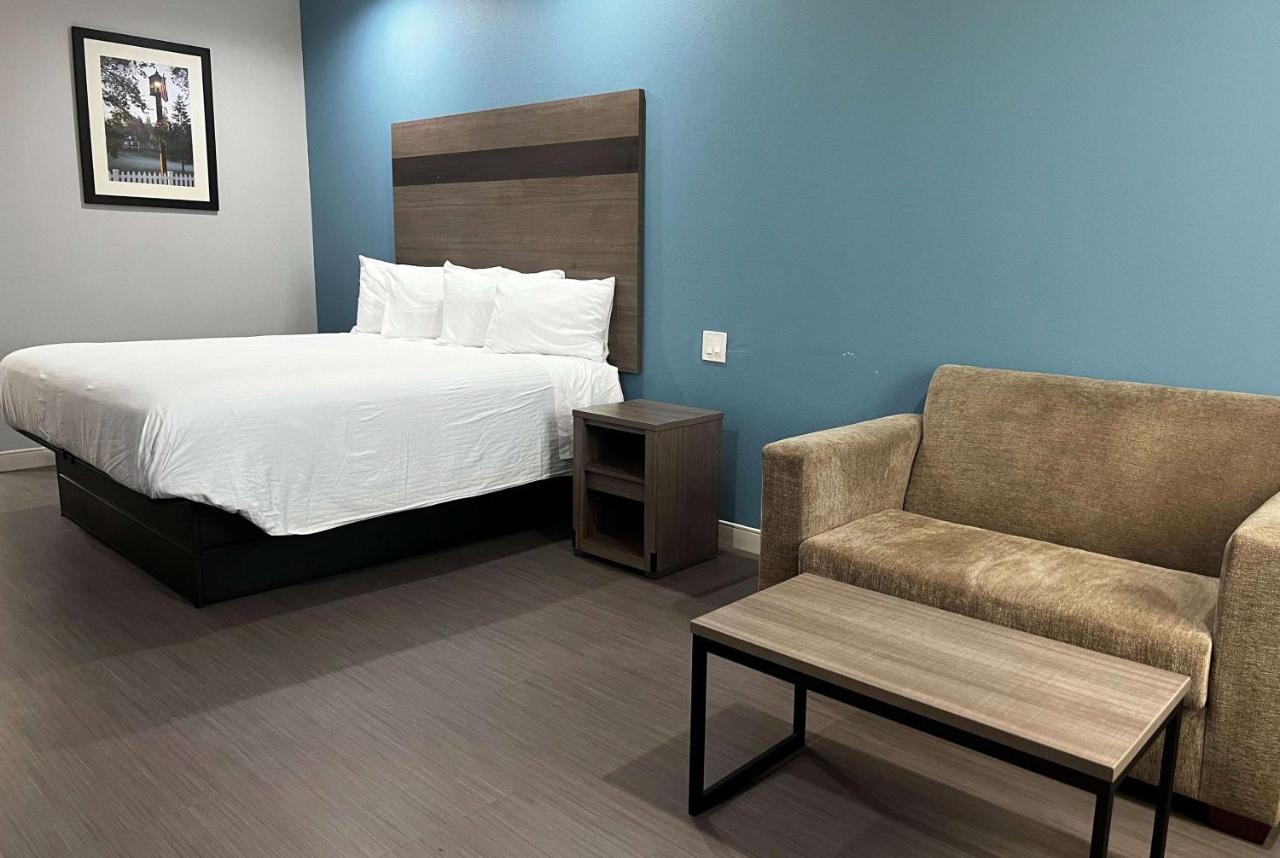 Hotel Baymont By Wyndham Texas 2*