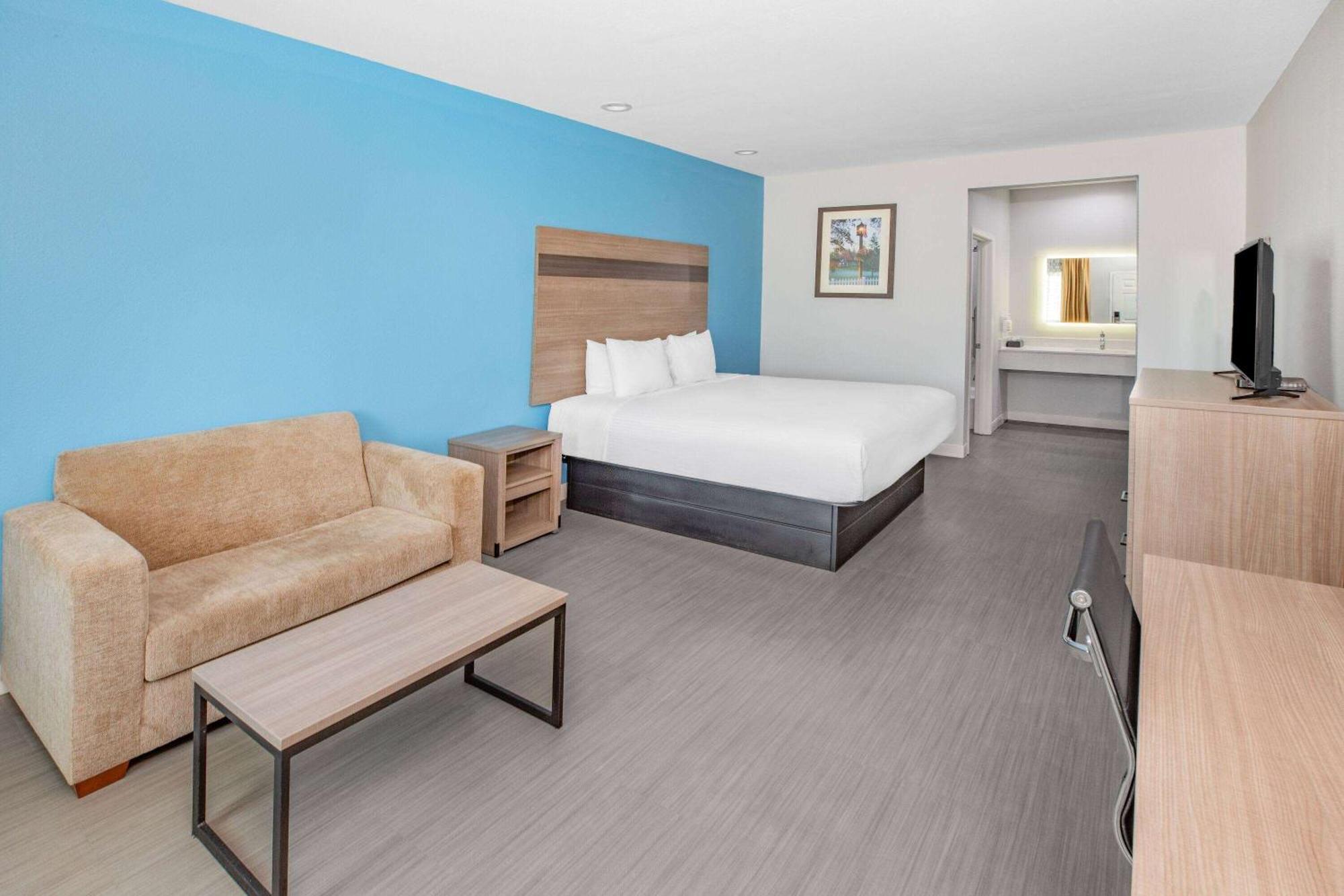 Baymont By Wyndham Texas Hotel
