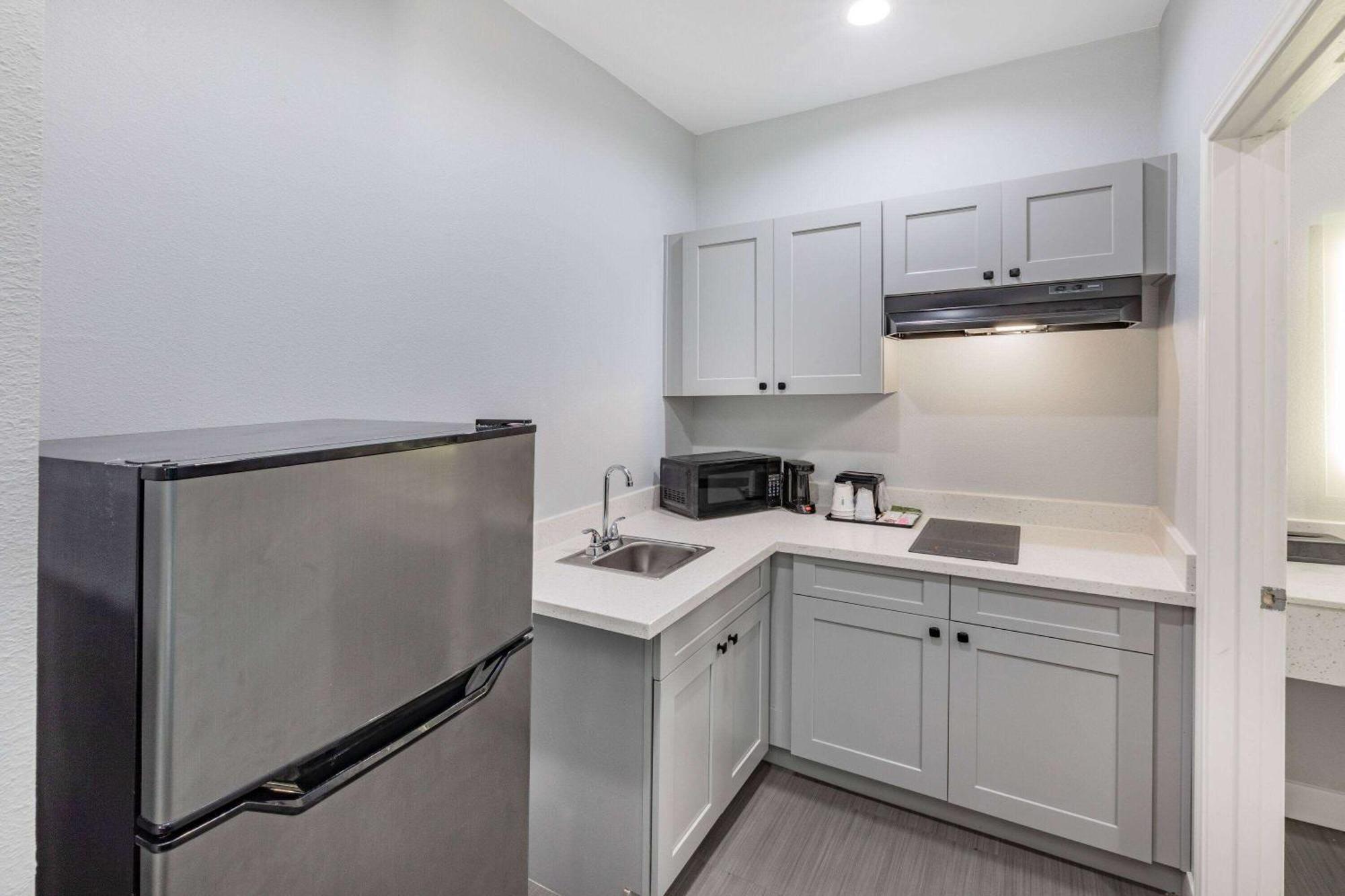 Baymont By Wyndham Texas Freeport