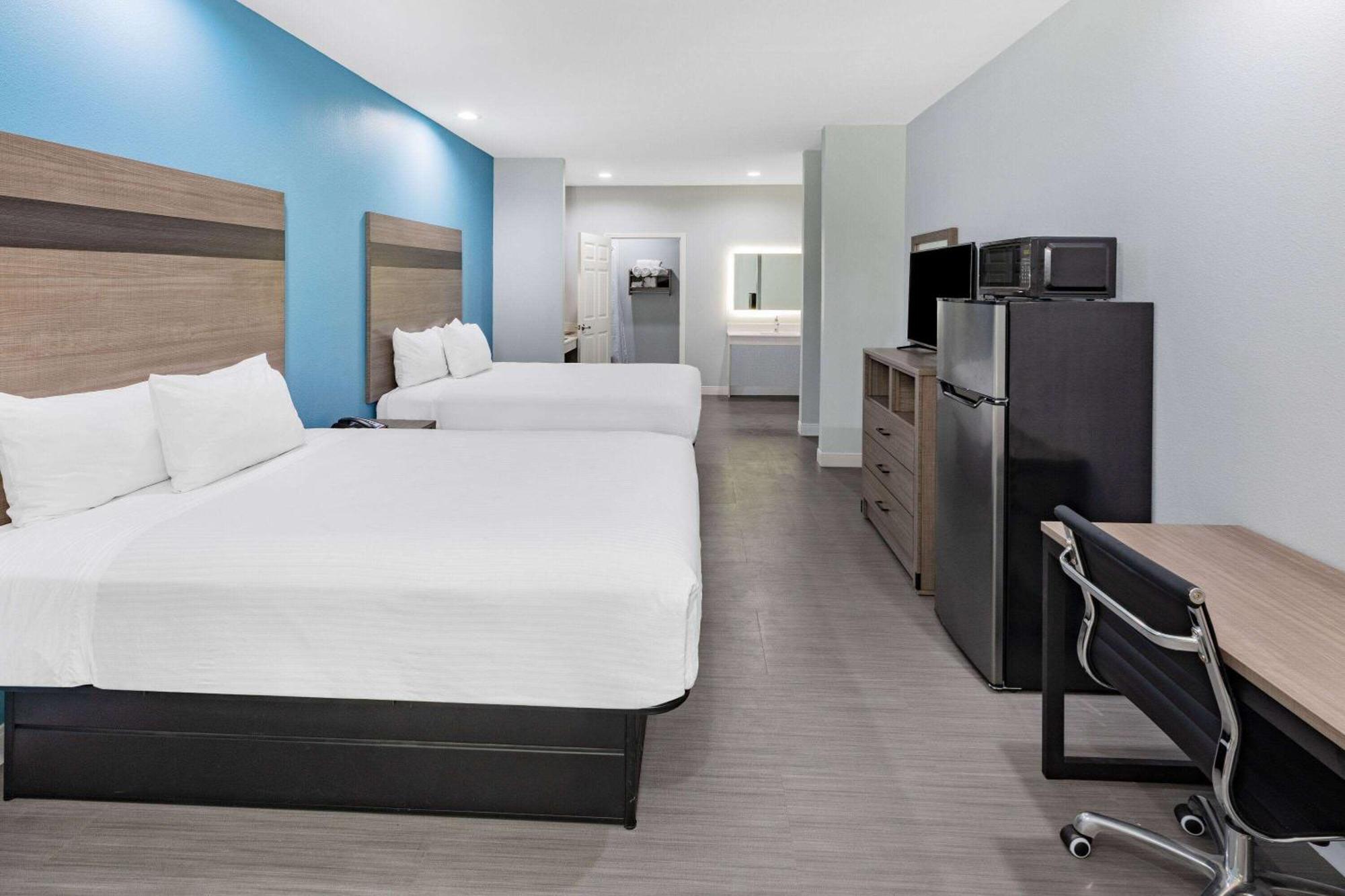 Baymont By Wyndham Texas Hotel