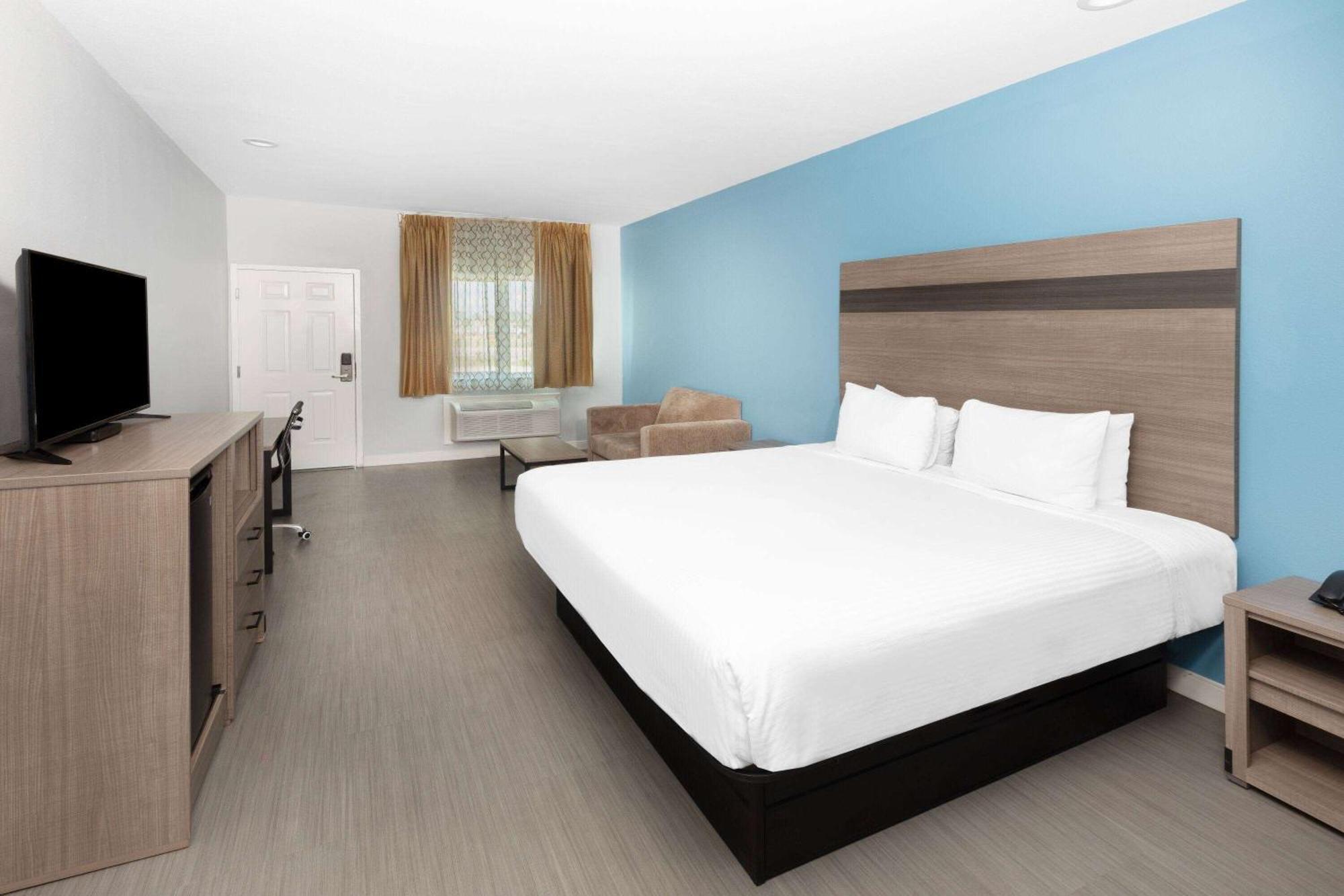 Baymont By Wyndham Texas Hotel