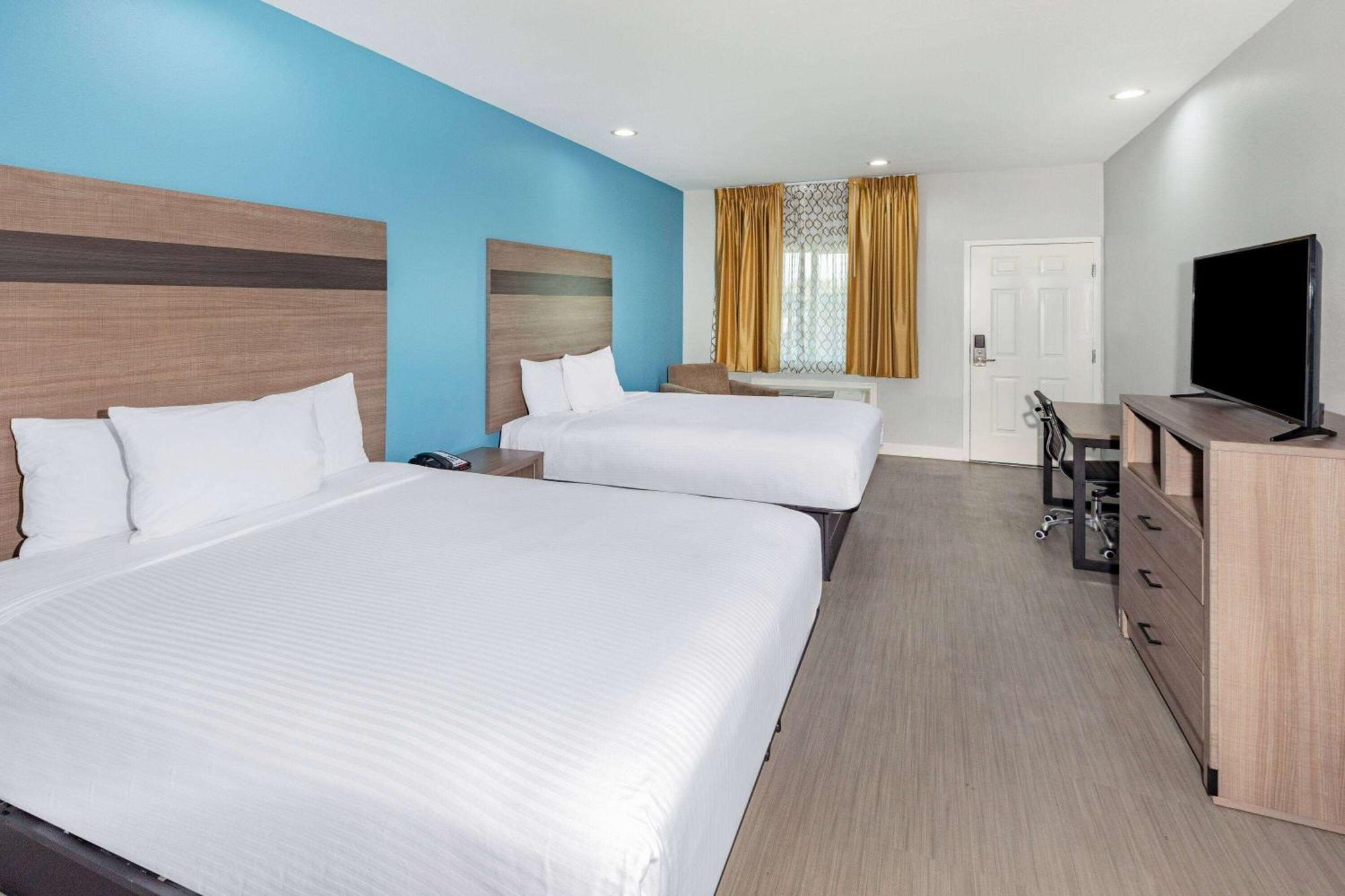 Baymont By Wyndham Texas Hotel Freeport