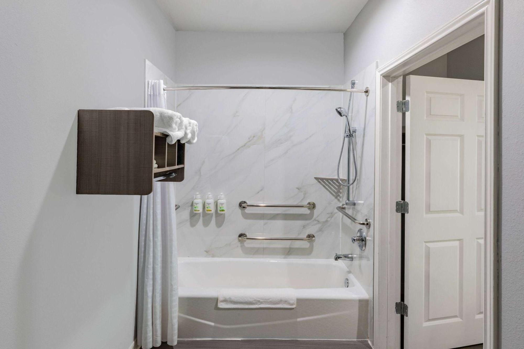 Baymont By Wyndham Texas Freeport