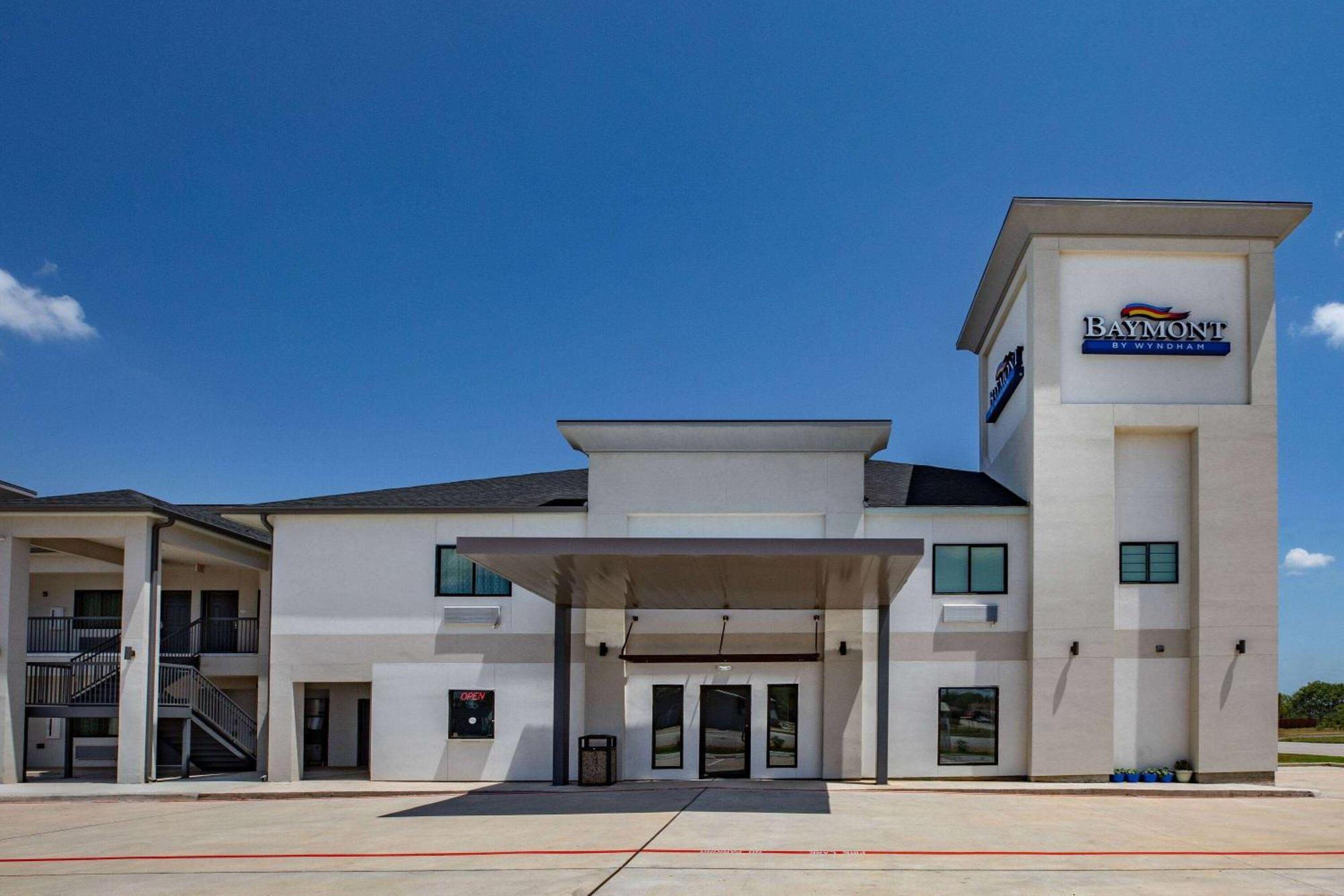 Baymont By Wyndham Texas Hotel Freeport